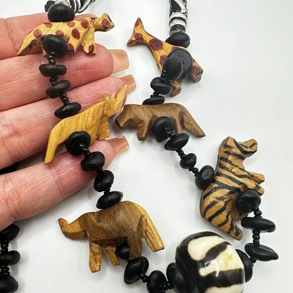 28" of maasai beads and hand carved wooden safari animal necklace! - Picture 5 of 8